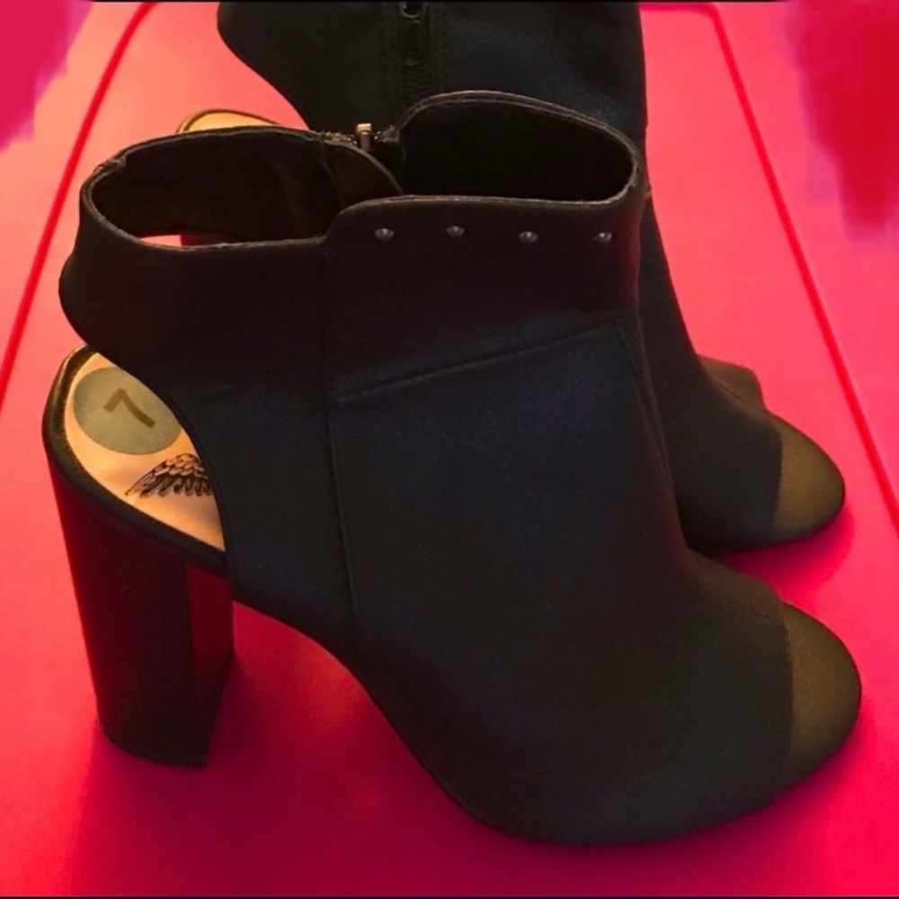 NWT stylish Open toe boots